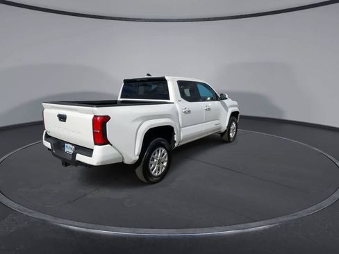 Certified 2025 Toyota Tacoma SR5 AWD/4WD image 8