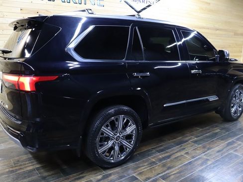 Used 2024 Toyota Sequoia Capstone image 5