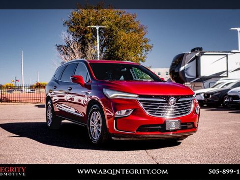 Used 2023 Buick Enclave Essence image 1