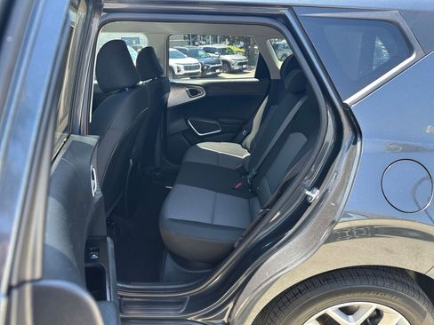 Used 2025 Kia Soul LX w/ LX Technology Package FWD image 23