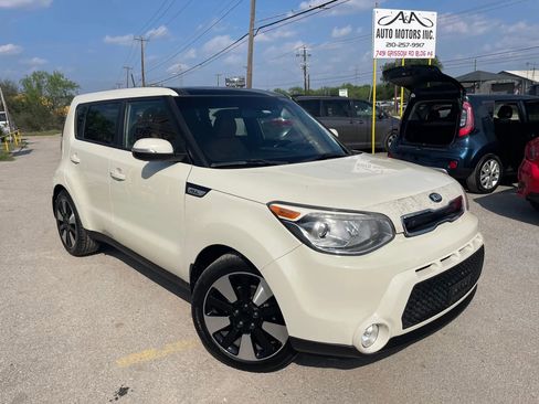 Used 2015 Kia Soul ! w/ Sun & Sound Package FWD image 2