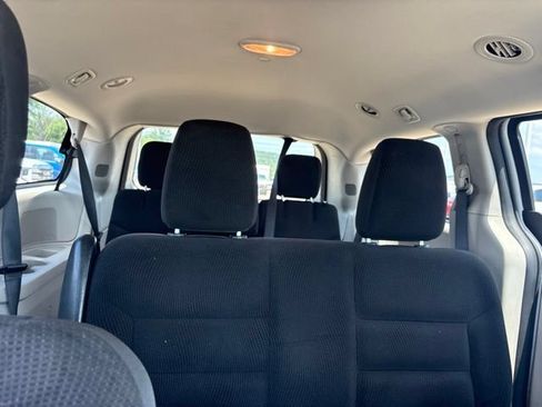 Used 2018 Dodge Grand Caravan SE FWD image 23