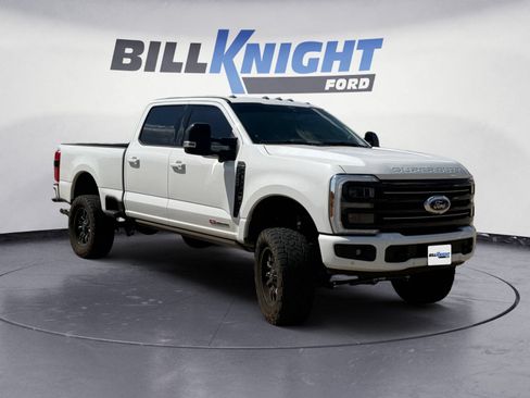 Used 2025 Ford F350 Platinum w/ FX4 Off-Road Package AWD/4WD image 7