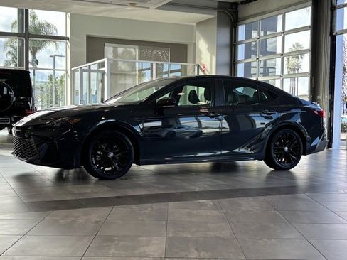 Used 2025 Toyota Camry SE image 17