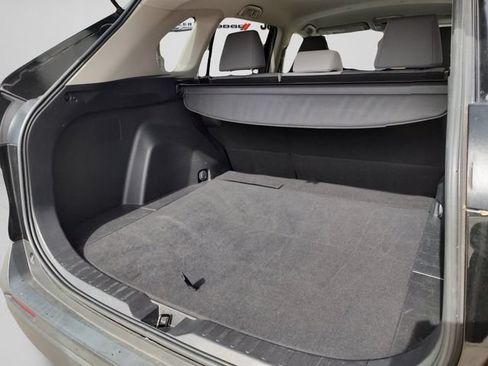 Used 2022 Toyota RAV4 XLE AWD/4WD image 30