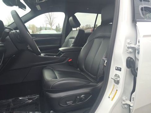 New 2026 Jeep Grand Cherokee Limited AWD/4WD image 9