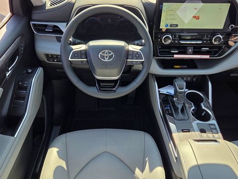 New 2026 Toyota Highlander Limited image 7