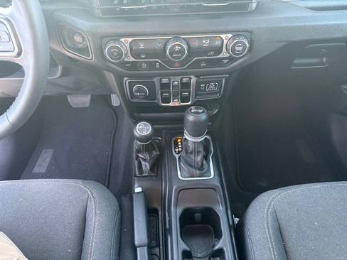 Used 2025 Jeep Wrangler Unlimited Sport AWD/4WD image 18