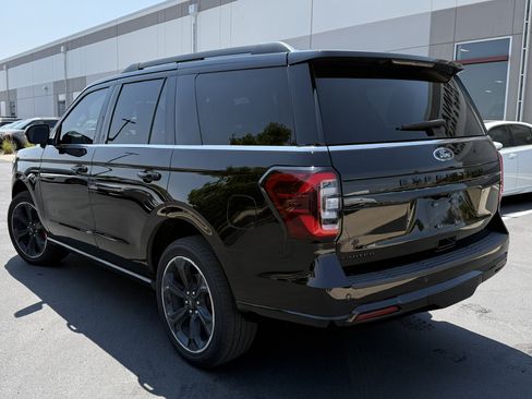 Used 2023 Ford Expedition Limited AWD/4WD image 3