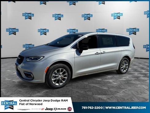 New 2026 Chrysler Pacifica Select AWD/4WD image 1