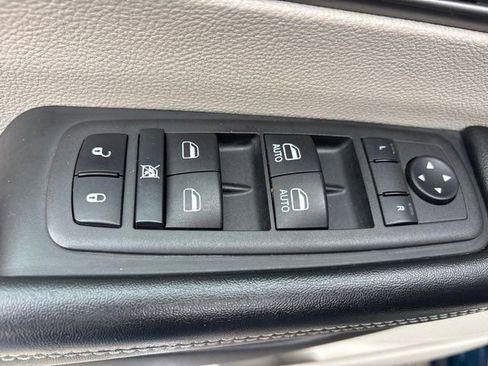 Used 2022 Chrysler Pacifica Touring-L FWD image 22
