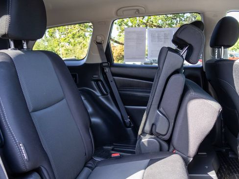 Used 2019 Nissan Pathfinder S AWD/4WD image 13