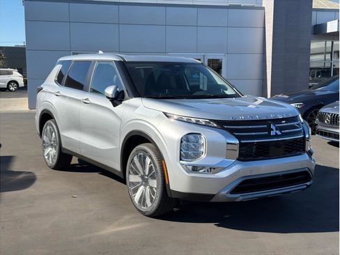 New 2026 Mitsubishi Outlander LE image 3