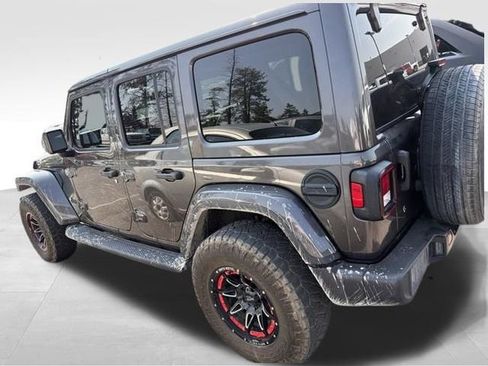 Used 2019 Jeep Wrangler Unlimited Sahara AWD/4WD image 12