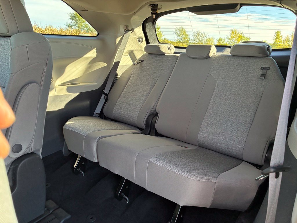 Used 2022 Toyota Sienna LE FWD image 11