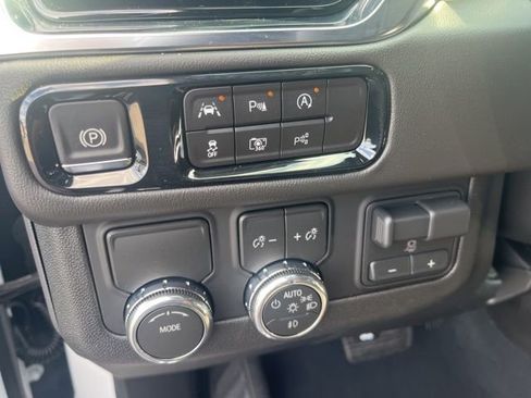 New 2026 GMC Yukon XL Elevation image 21