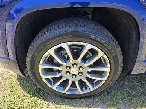 Certified 2023 GMC Acadia Denali w/ Denali Ultimate Package image 7