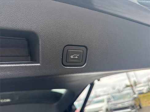Used 2025 GMC Acadia Elevation image 18