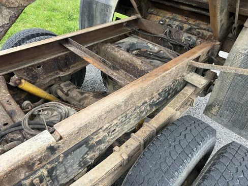 Used 2004 Chevrolet Silverado 3500 2WD Regular Cab image 24
