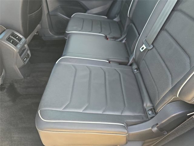 Used 2023 Volkswagen Tiguan SEL R-Line AWD/4WD image 12