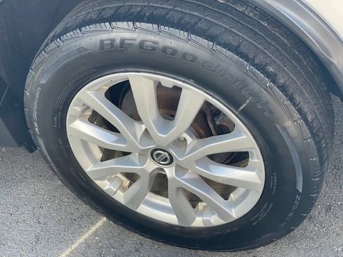 Used 2018 Nissan Rogue SV AWD/4WD image 34