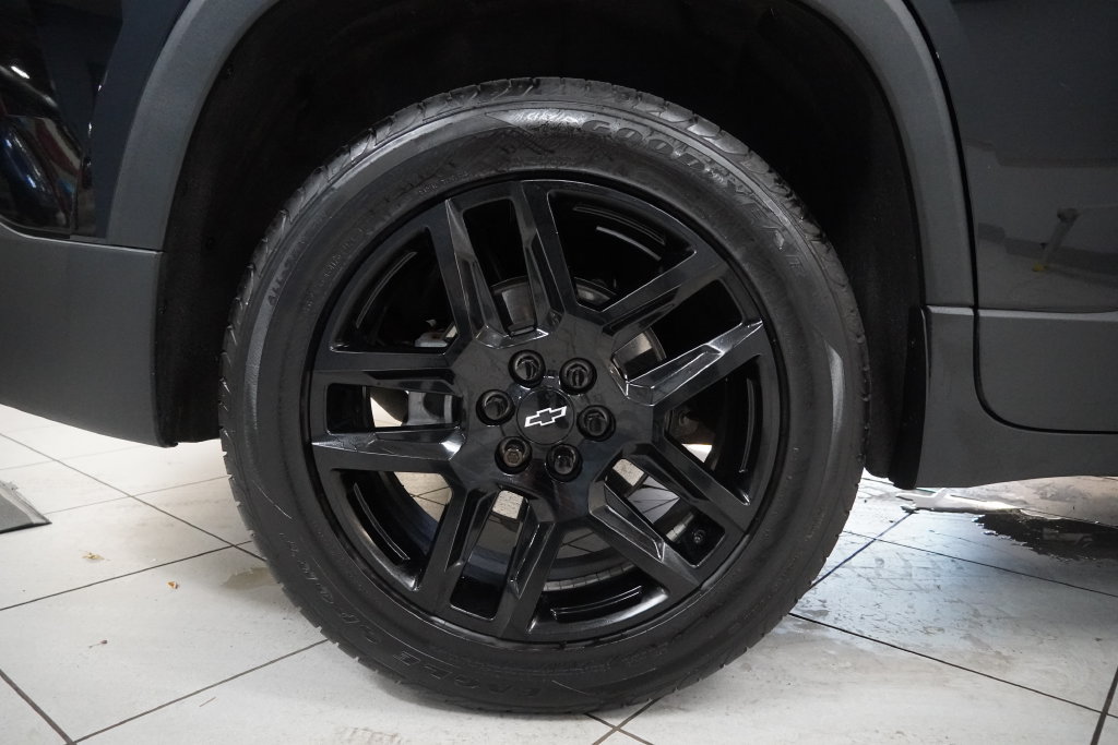 Used 2021 Chevrolet Traverse LT FWD image 28
