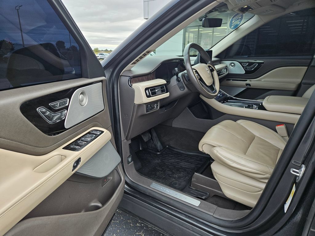 Used 2020 Lincoln Aviator Reserve w/ Equipment Group 201A AWD/4WD image 13