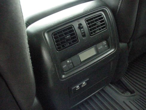 Used 2019 Nissan Pathfinder S image 23