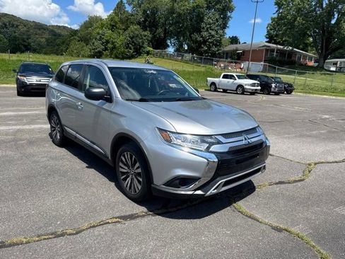 Used 2020 Mitsubishi Outlander ES FWD image 2