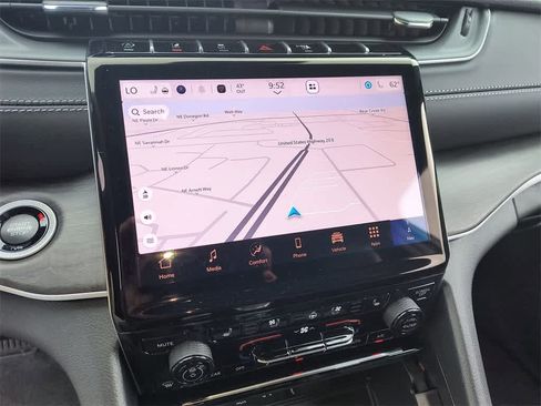 New 2025 Jeep Grand Cherokee L Limited w/ Luxury Tech Group II image 18