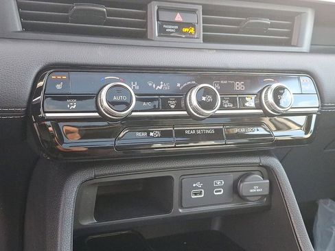 New 2025 Honda Pilot Touring image 11