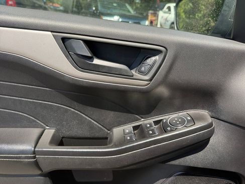 Used 2022 Ford Escape S image 18