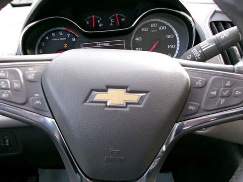 Used 2017 Chevrolet Cruze Premier FWD image 17