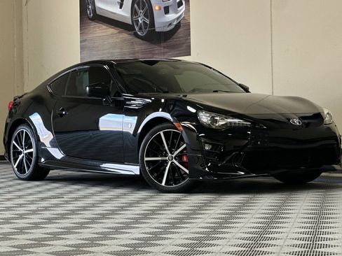 Used 2019 Toyota 86 image 2
