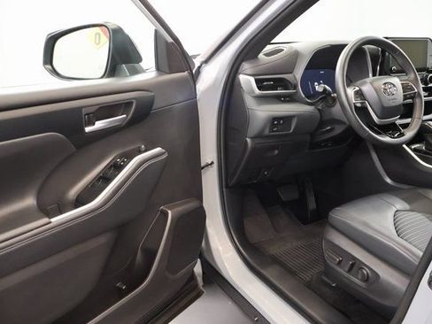 Certified 2025 Toyota Highlander XSE AWD/4WD image 10
