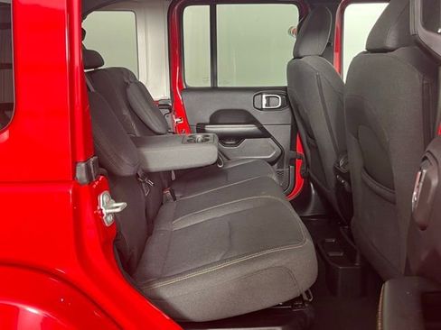 Used 2024 Jeep Wrangler Unlimited Sahara image 27