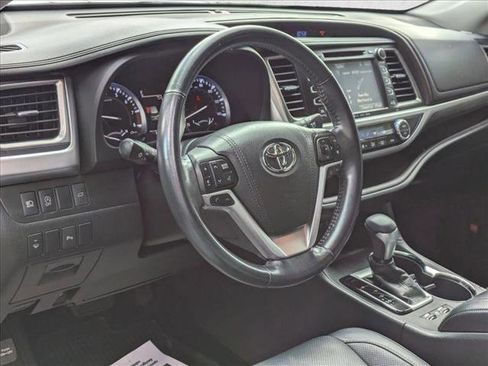 Used 2017 Toyota Highlander Limited image 10