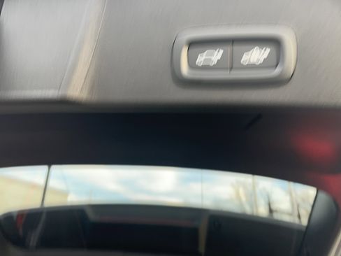 Used 2025 Volvo XC40 B5 Core image 24