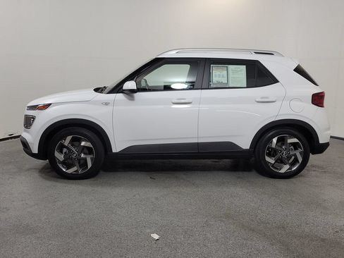 Used 2022 Hyundai Venue SEL w/ Cargo Package FWD image 4