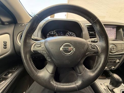 Used 2019 Nissan Pathfinder SL FWD image 16