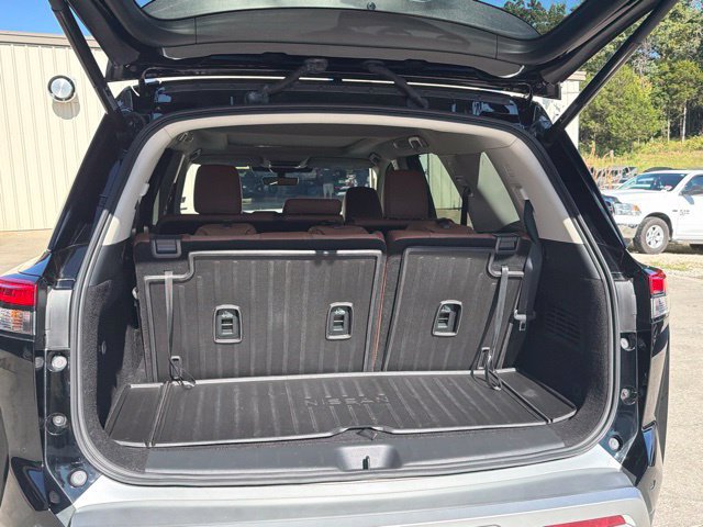 Used 2025 Nissan Pathfinder Platinum w/ Cargo Package AWD/4WD image 14