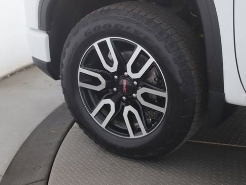 Used 2023 GMC Sierra 1500 AT4 w/ AT4 Premium Package AWD/4WD image 13