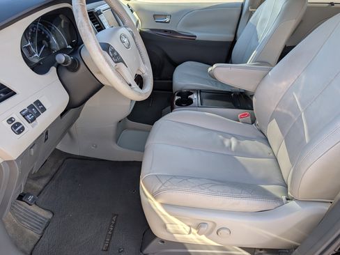 Used 2011 Toyota Sienna XLE image 6