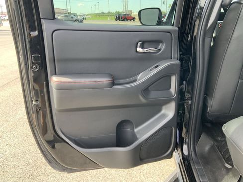 Used 2025 Nissan Frontier PRO-4X AWD/4WD image 44