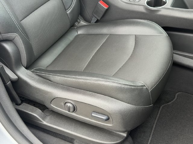Used 2023 GMC Terrain SLT w/ Tech Package FWD image 18