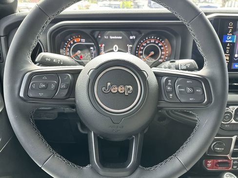 Used 2025 Jeep Wrangler Unlimited Rubicon image 8