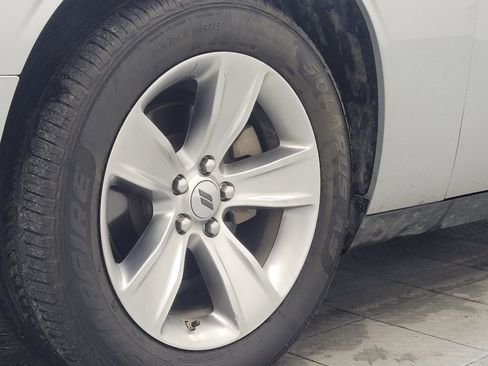 Used 2022 Dodge Challenger SXT RWD image 31