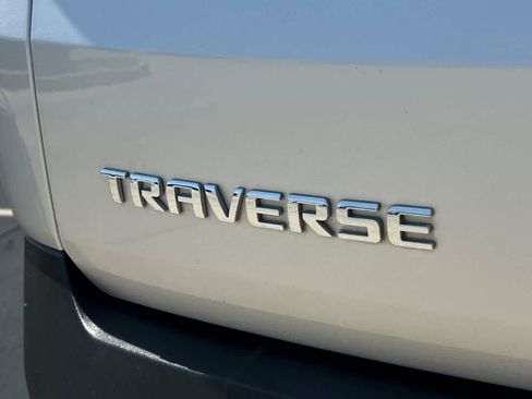 Used 2020 Chevrolet Traverse RS FWD image 17