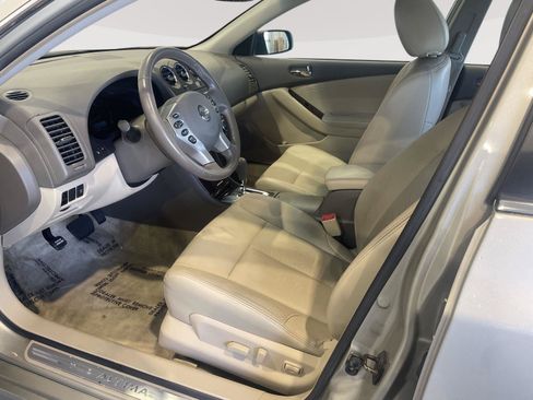 Used 2010 Nissan Altima 2.5 SL w/ SL Pkg FWD image 3