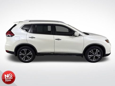 Used 2017 Nissan Rogue SL image 2